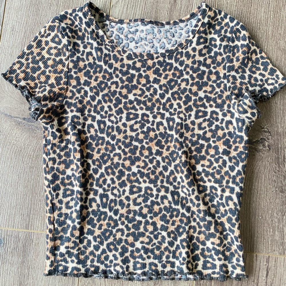 3/$15 American Eagle cropped cheetah print cotton blend baby tee T-shirt